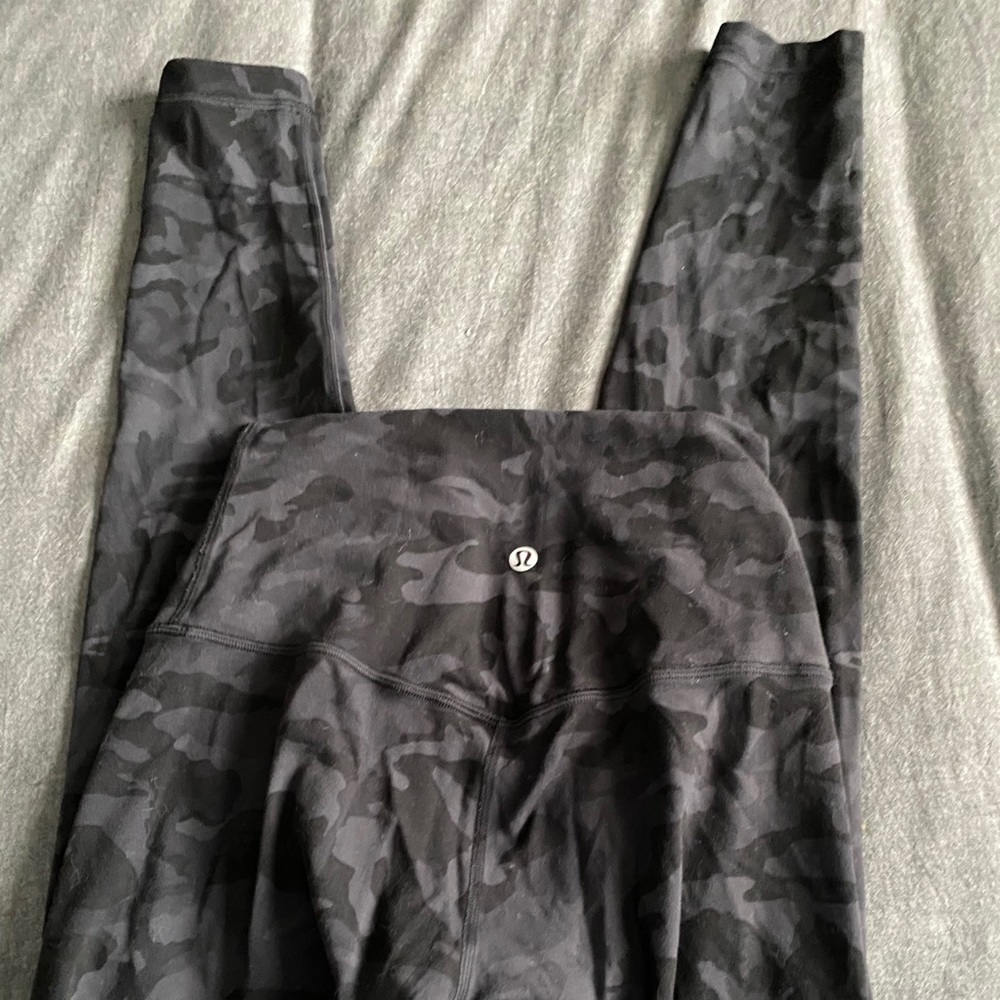 LULULEMON Align Pant black camo size 4 7/8 length
